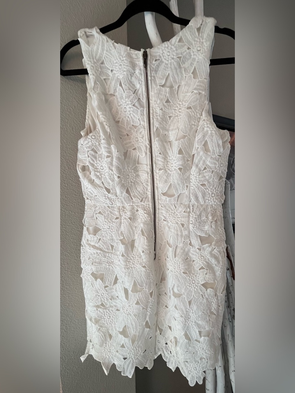 Beautiful Astr White Strapless Floral Lace Dress. Size Large - Picture 3 of 6